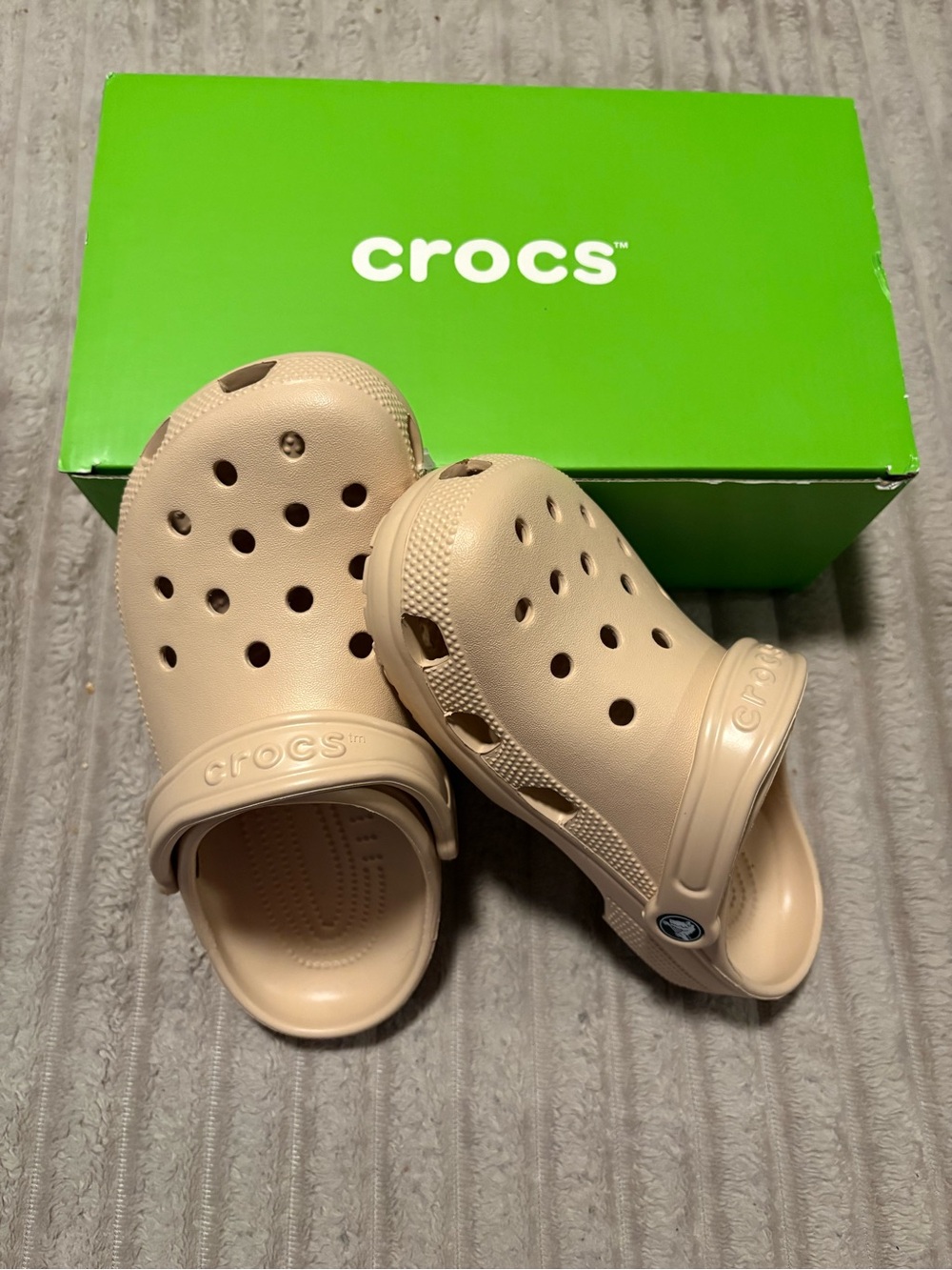 CROCS Classic Clog in Beige BNWT jr size 6 sat-6/38